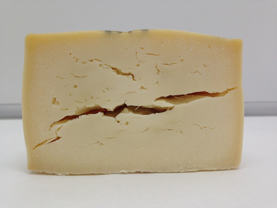 Cheese with late blowing defect