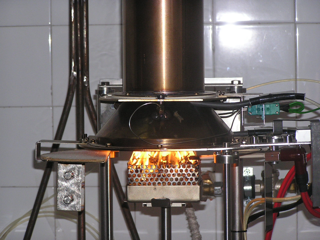 Mass loss calorimeter, for the study the flammability of forest fuel and bark and soil heating